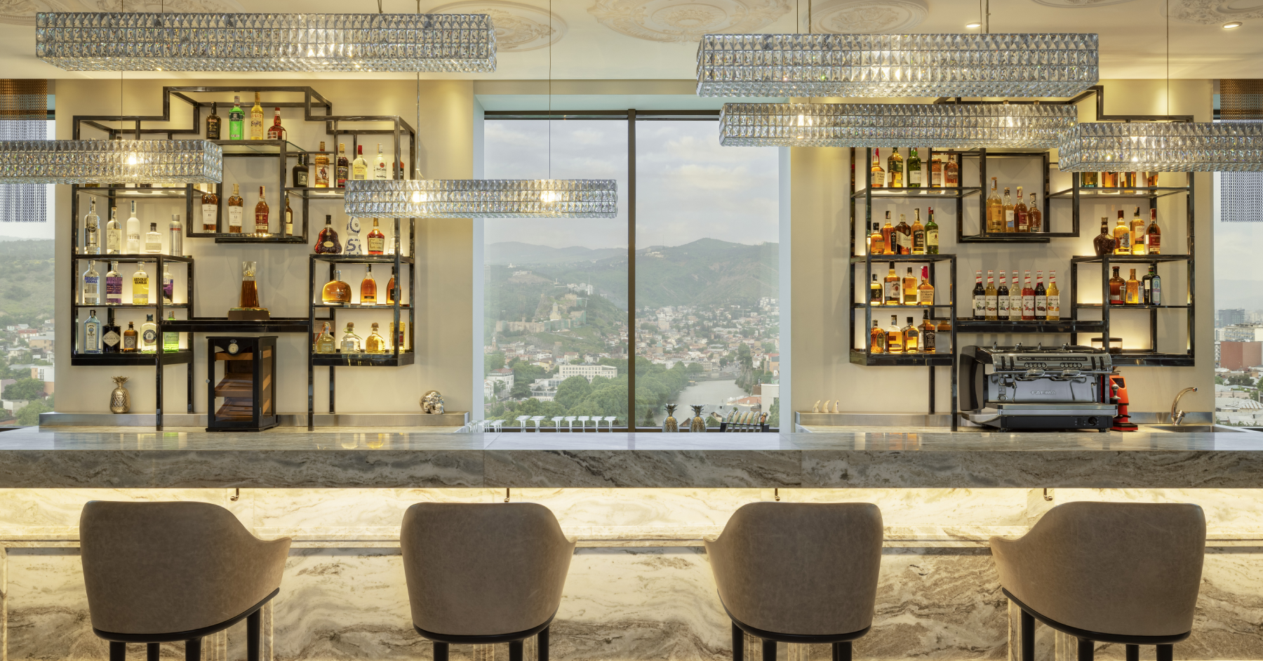 ATI: რუფტოპ რესტორანი თბილისის საუკეთესო ხედით