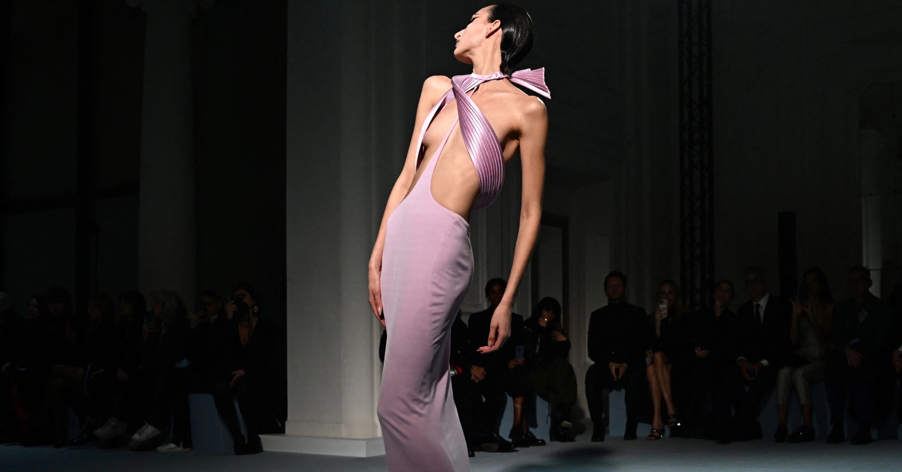 ჰაიდერ აკერმანის პოსტმოდერნისტული Haute Couture-ის კოლექცია Jean-Paul Gaultier-სთვის