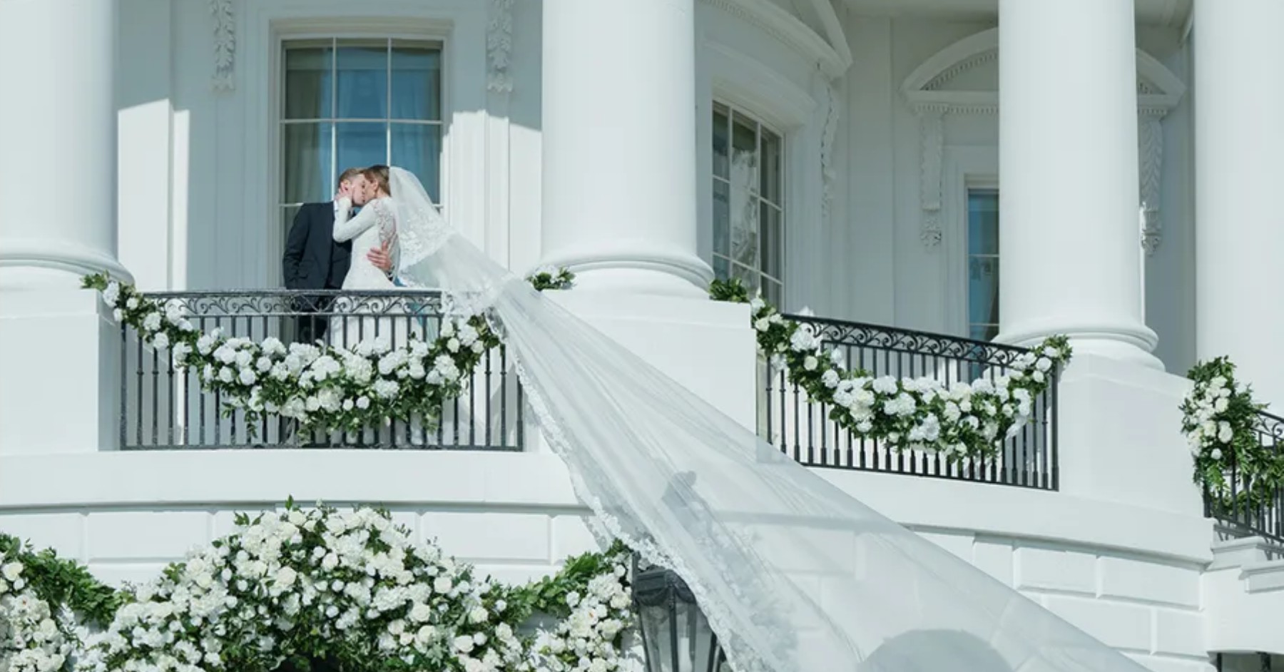 გრანდიოზული ქორწილი თეთრ სახლში: ნაომი ბაიდენი Ralph Lauren-ის კაბაში დაქორწინდა