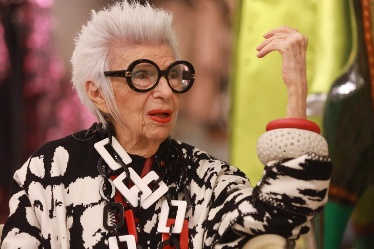 აირის აპფელი, ჭაღარა ინფლუენსერი, 102 წლის ინფლუენსერი, ცნობილი, სათვალეებიანი, ჭრელი ქალი