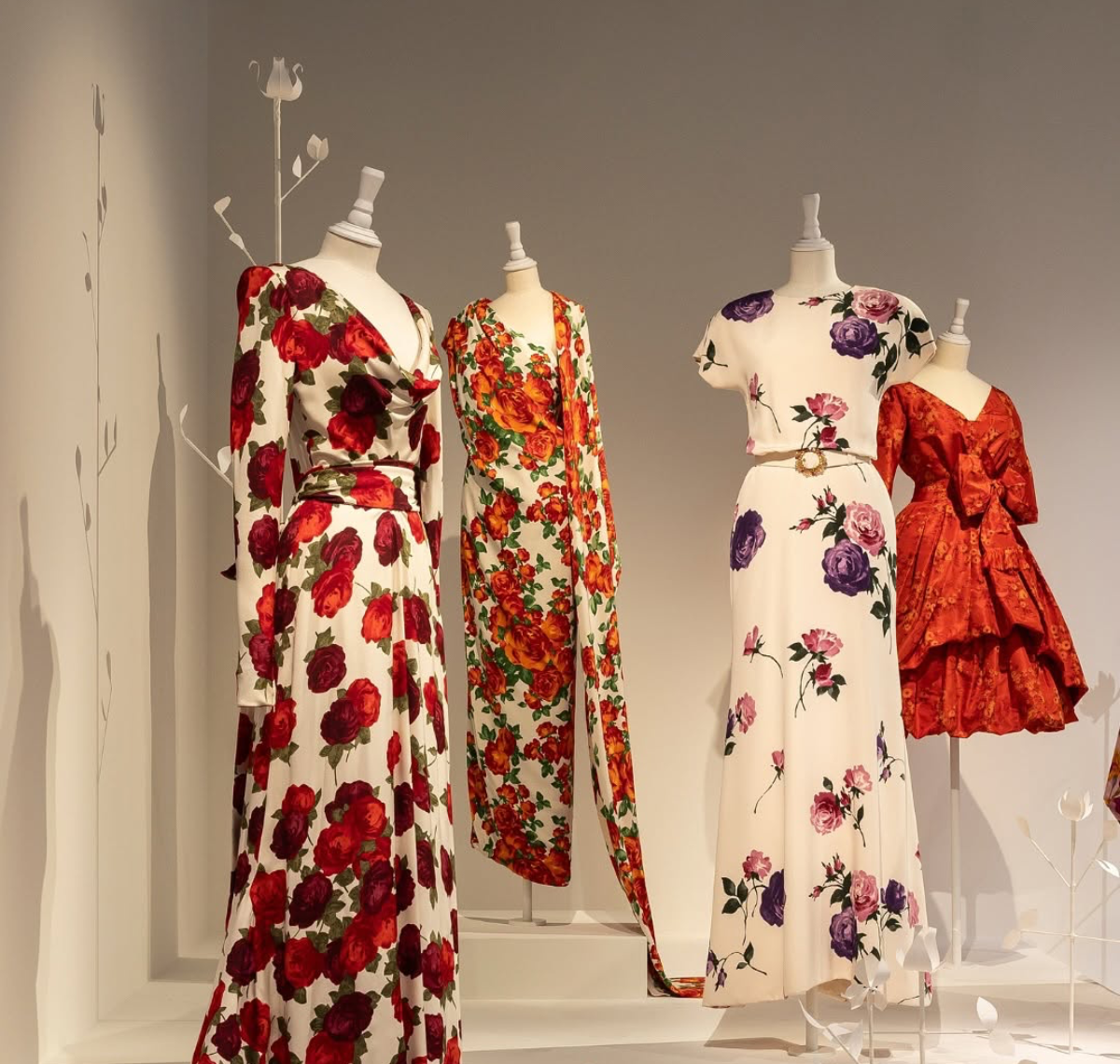 Les Fleurs d’Yves Saint Laurent, მოდის გამოფენები პარიზში, fashion exhibitions in paris