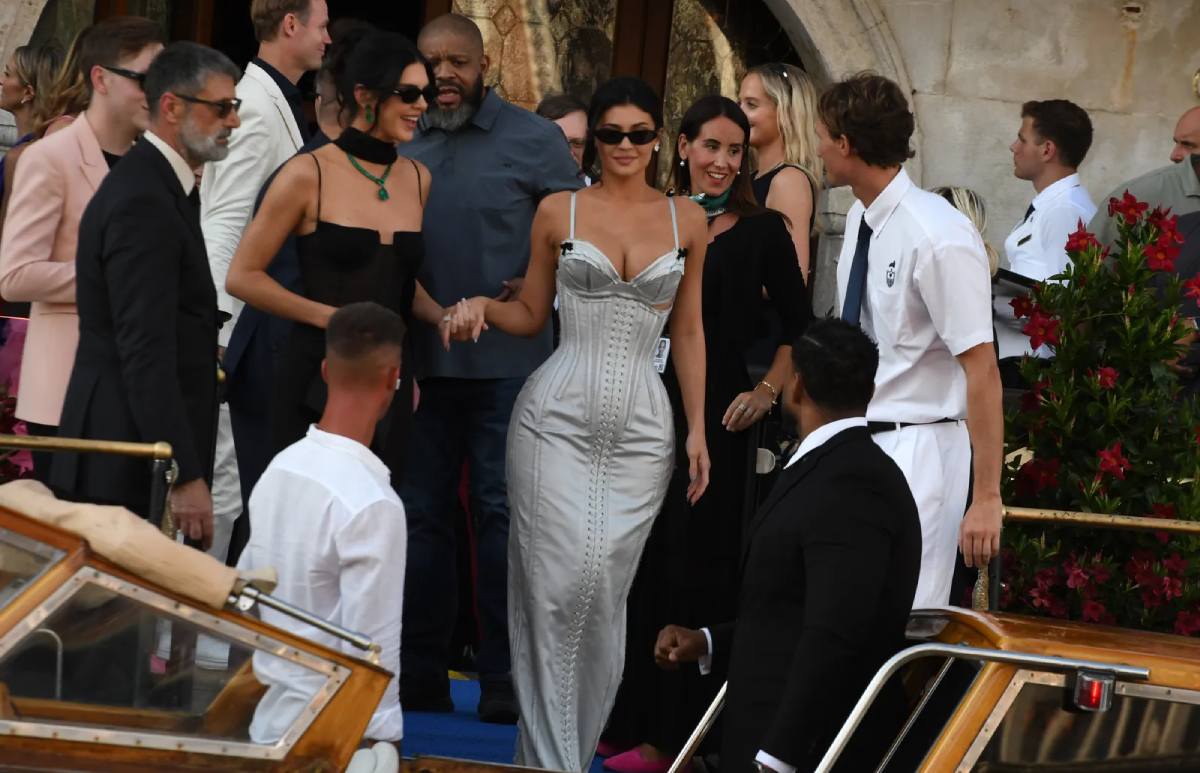 კაილი ჯენერი, კენდალ ჯენერი, Kylie Jenner, Kendall Jenner, ჯეფ ბეზოსი, ლორენ სანჩესი, ჯეფ ბეზოსის ქორწილი, Jeff Bezos, Lauren Sanchez, Jeff Bezos wedding 