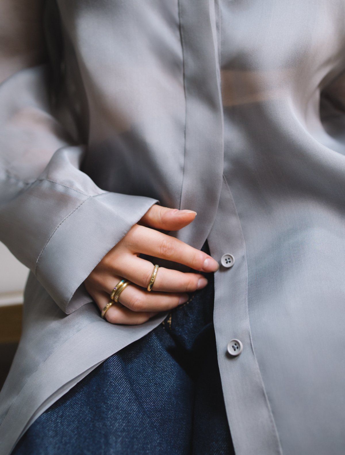 Dialectiqa, Grey Blouse