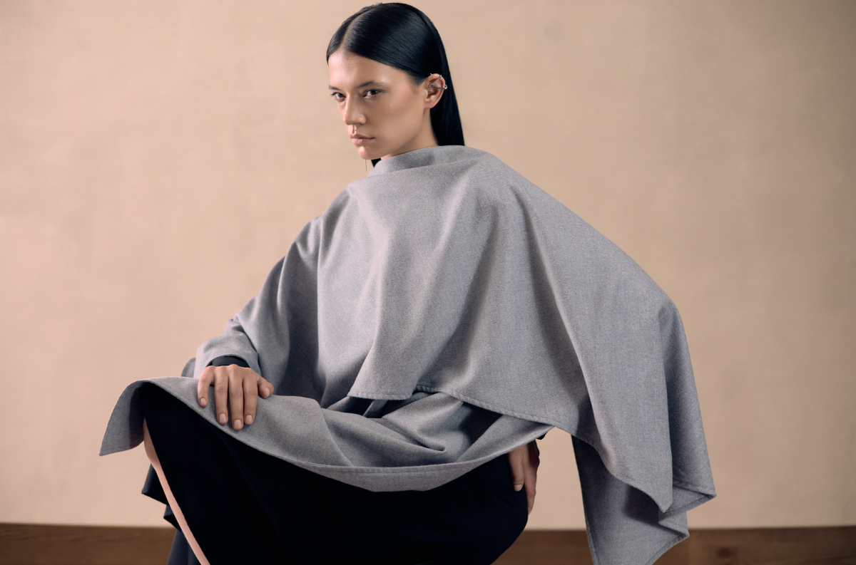 Dialectiqa, Grey Scarf