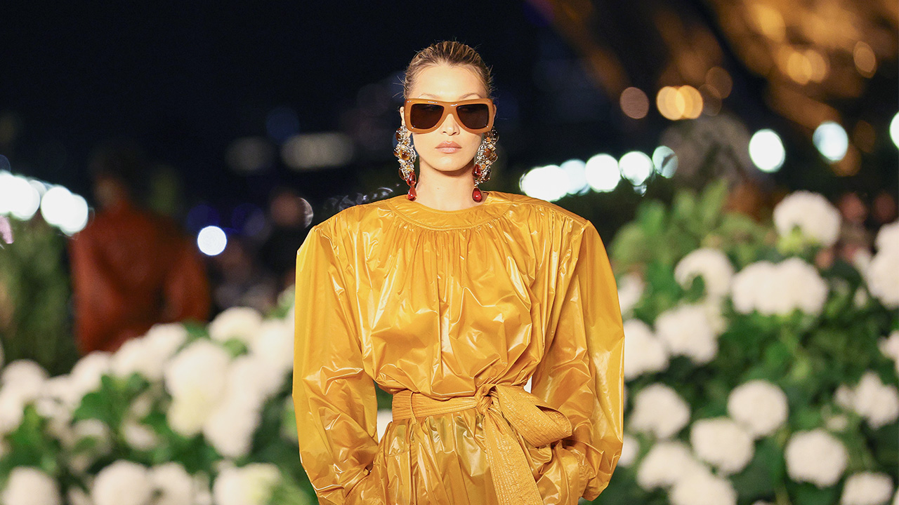 ბელა ჰადიდი, ივ სენ ლორანი, Bella Hadid, Saint Laurent ss26, big sunglasses 